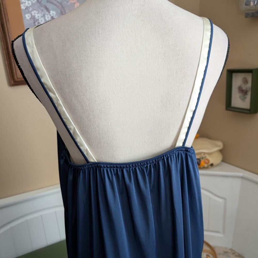 1990s Ashley Ames Floral Embroidered Night Gown - Picture 3 of 4